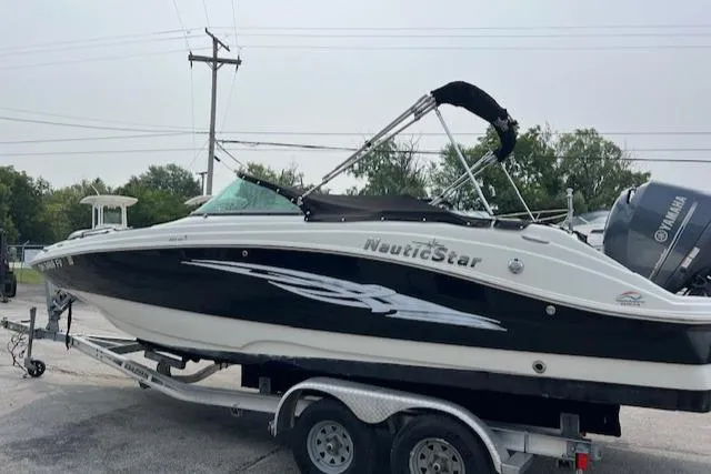 Slide: The Image of 2014 NauticStar 223DC Sport Deck boat on trailer, side view. - 3