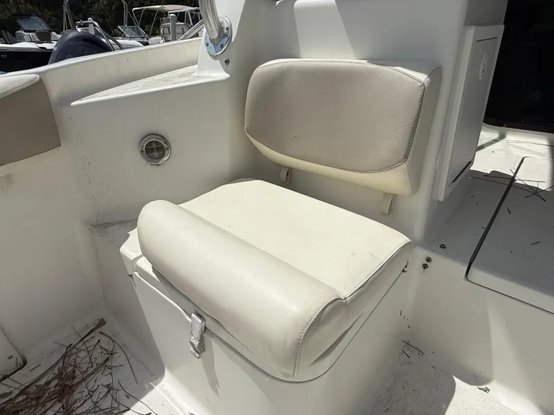 Slide: The Image of 2004 Triton 2690 WA boat seat, white upholstery, clean and well-maintained. - 26