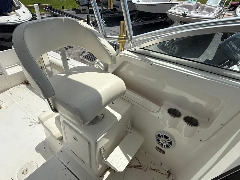 Slide: The Image of Captain's chair on 2004 Triton 2690 WA boat, featuring cup holders and speaker. - 29