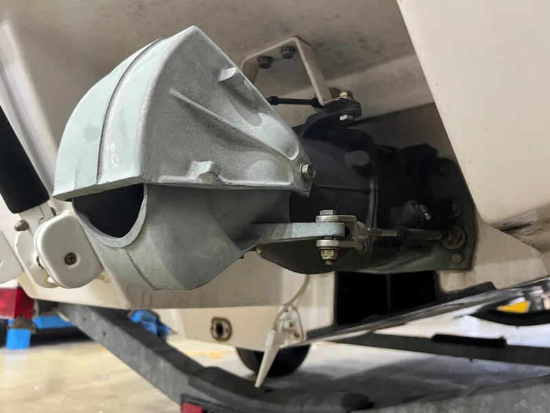 Slide: The Image of Yamaha LS 2000 boat engine component, 2000 model, close-up view. - 5