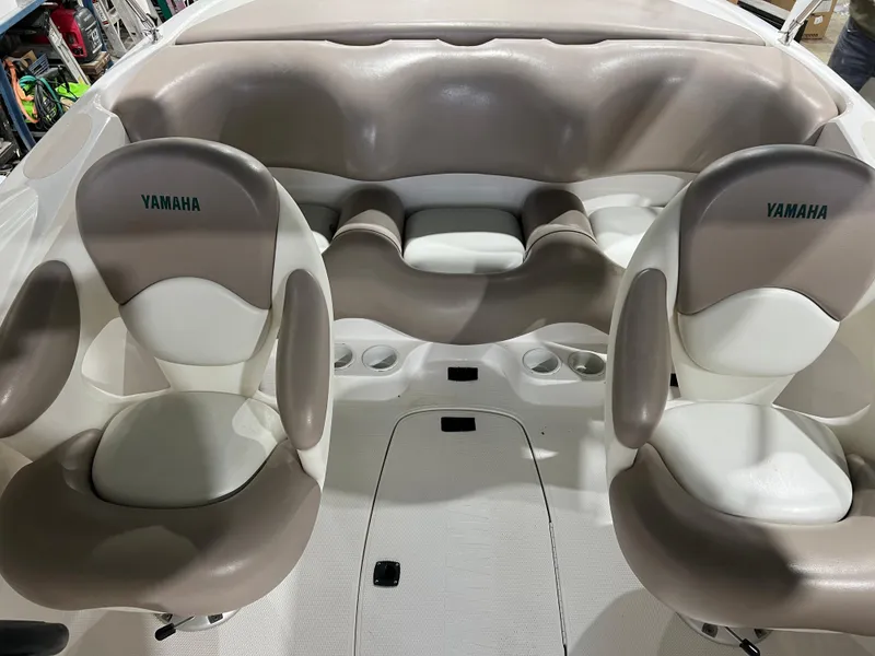 Slide: The Image of 2000 Yamaha Boats LS 2000 interior with beige and white seating arrangement. - 6