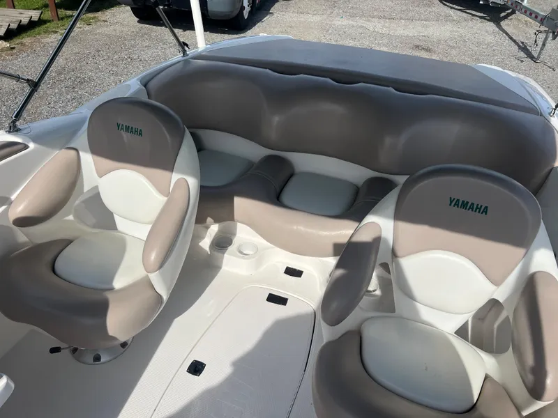 Slide: The Image of 2000 Yamaha LS 2000 boat interior with beige and white seating. - 7