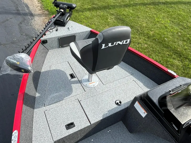 Slide: The Image of 2026 Lund 1650 Angler SS boat interior with seat and trolling motor. - 17