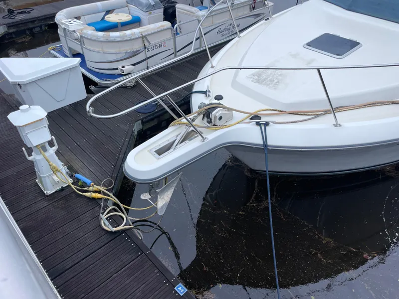 Slide: The Image of 1992 Carver 33 Aft Cabin MY docked, showing bow and deck details. - 4