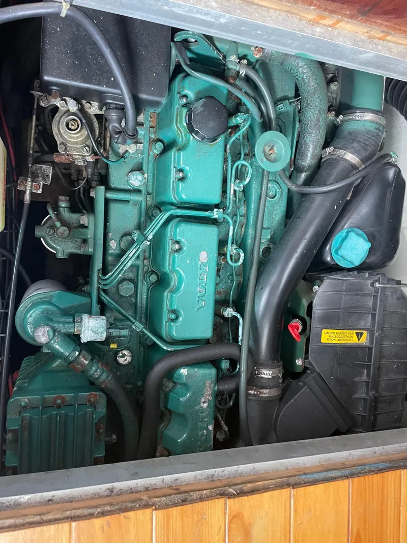 Slide: The Image of Engine compartment of a 1992 Carver 33 Aft Cabin MY boat. - 46