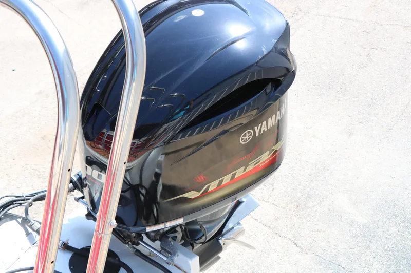 Slide: The Image of Boat stereo system in a 2013 Sylvan Mirage 8522, featuring Jensen controls. - 32