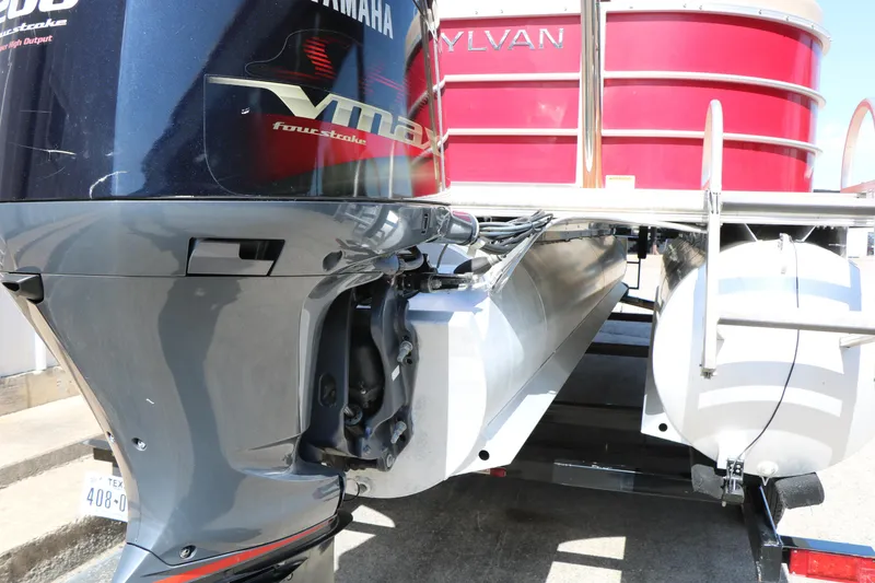 Slide: The Image of 2013 Sylvan Mirage 8522 pontoon boat with Yamaha VMAX outboard motor. - 36