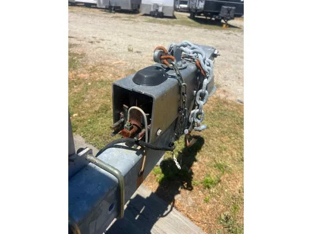 Slide: The Image of Trailer hitch with chains on a Grady-White 258 Journey, 1997 model. - 29