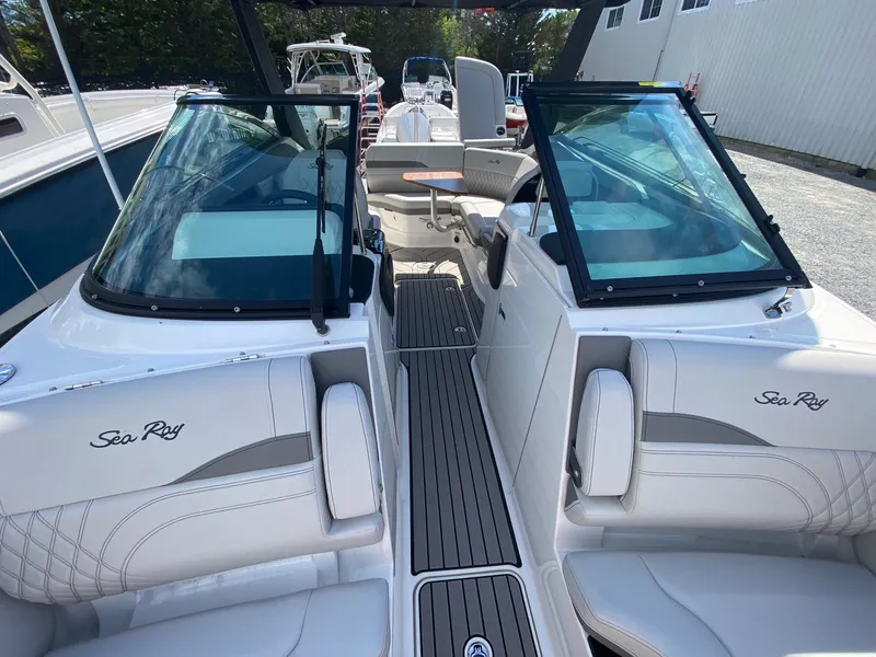 Slide: The Image of Sea Ray SLX 260 Outboard 2023 - 10