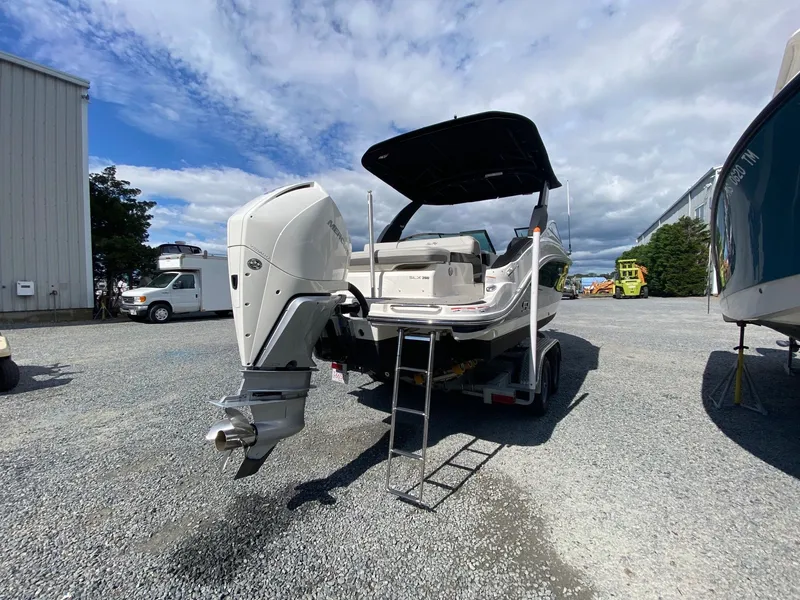 Slide: The Image of Sea Ray SLX 260 Outboard 2023 - 4