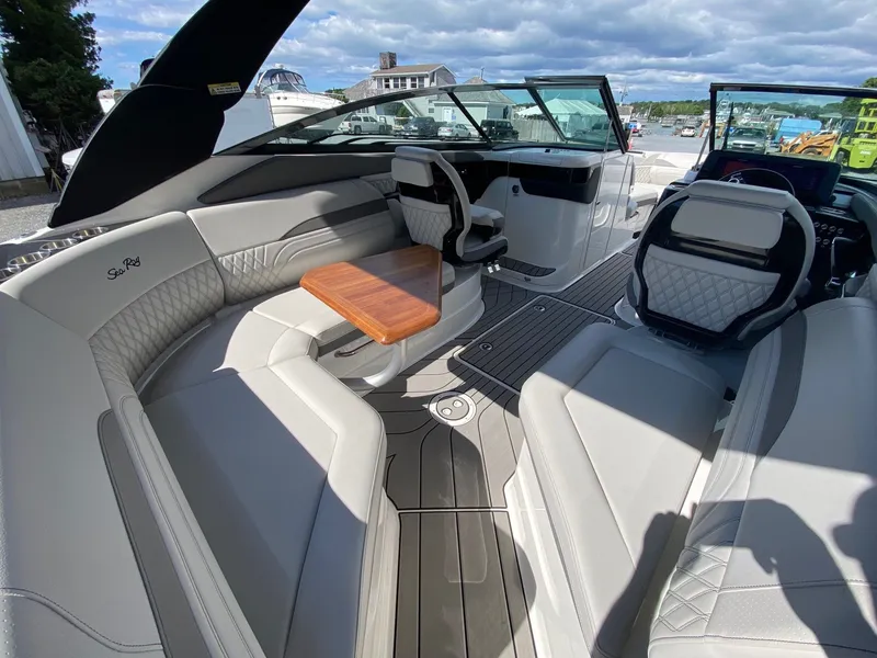 Slide: The Image of Sea Ray SLX 260 Outboard 2023 - 8