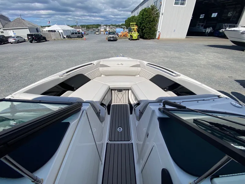 Slide: The Image of Sea Ray SLX 260 Outboard 2023 - 9