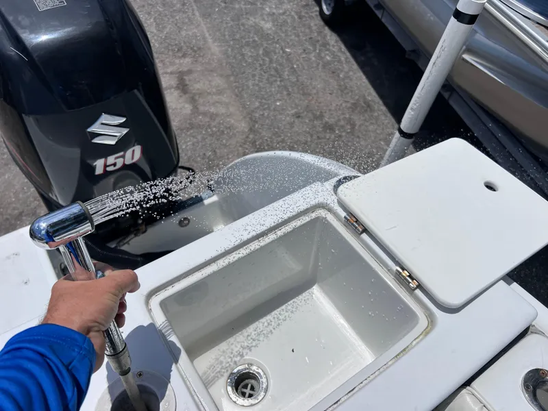 Slide: The Image of Boat sink with water spray, Suzuki 150 engine, Glacier Bay 2670 Island Runner, 1999 model. - 15