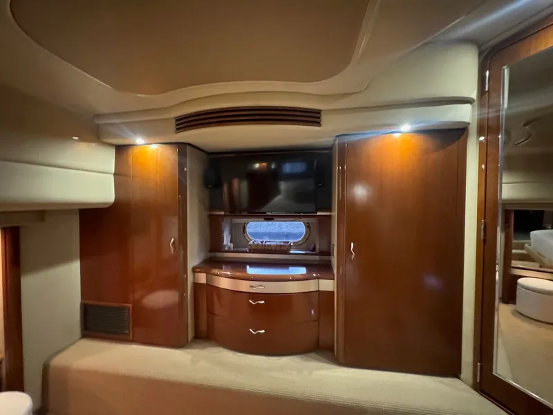 Slide: The Image of Sea Ray 550 Sedan Bridge 2005 - 17