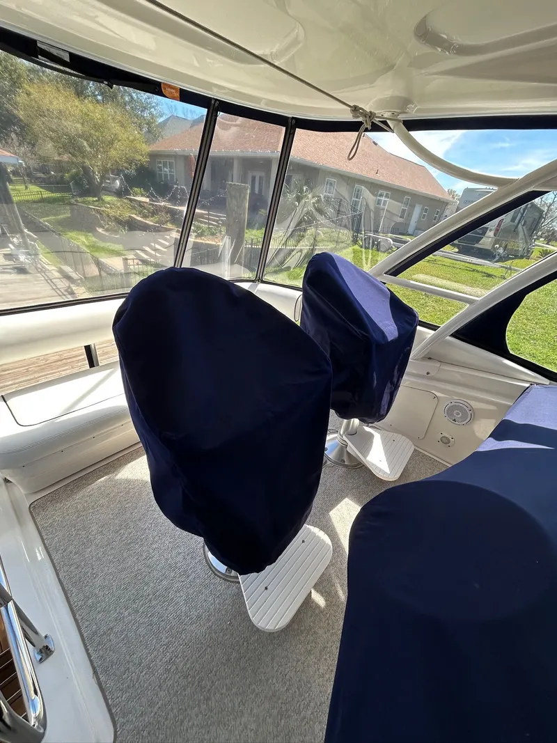 Slide: The Image of Sea Ray 550 Sedan Bridge 2005 - 25