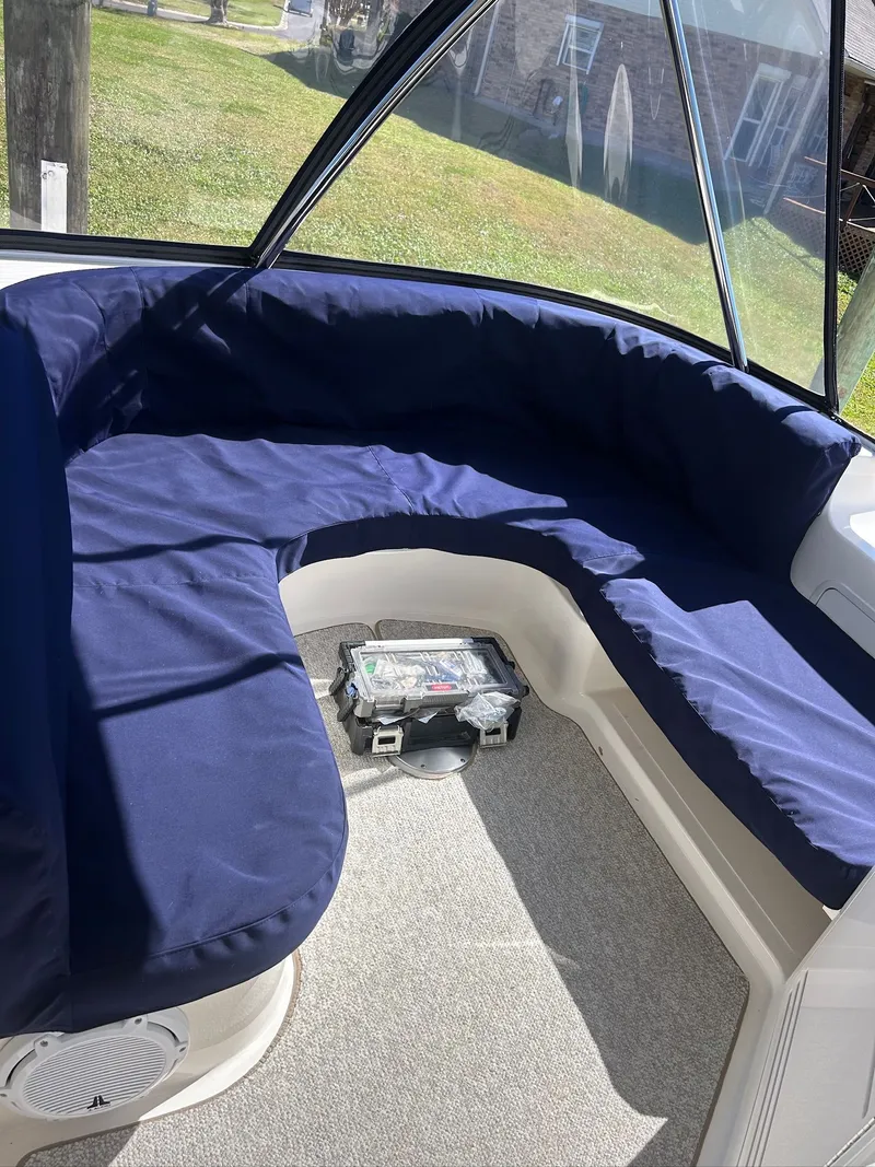 Slide: The Image of Sea Ray 550 Sedan Bridge 2005 - 26