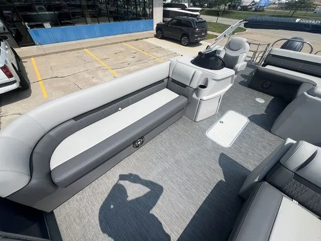 Slide: The Image of Godfrey SW 2286 SFL TT 2024 - 3