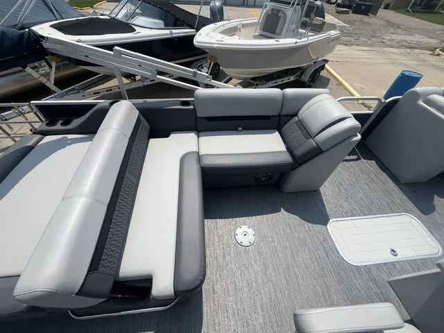 Slide: The Image of Godfrey SW 2286 SFL TT 2024 - 4