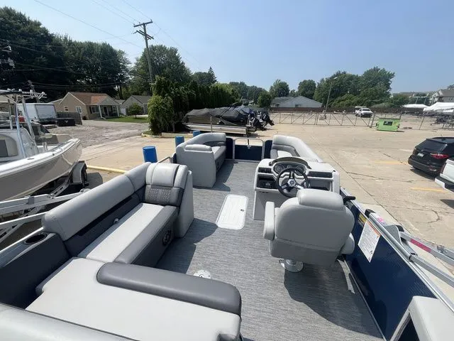 Slide: The Image of Godfrey SW 2286 SFL TT 2024 - 6