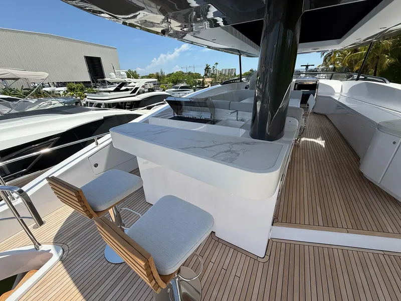 Slide: The Image of Azimut Magellano 25M 2026 - 70