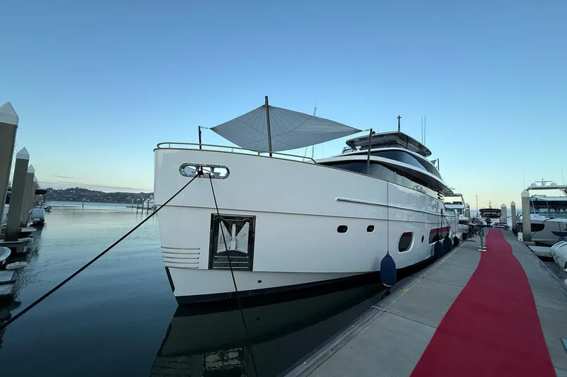 Slide: The Image of Azimut Magellano 25M 2026 - 98