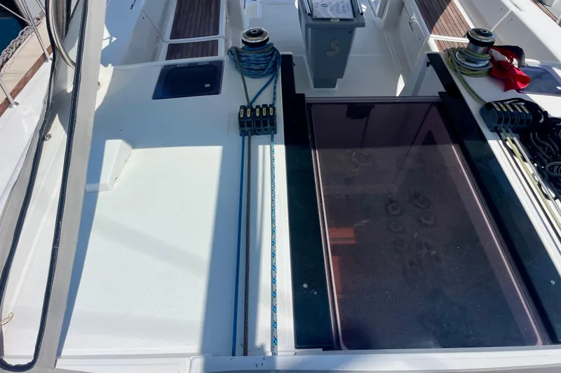 Slide: The Image of 2018 Beneteau Oceanis 48 yacht deck with winches and ropes. - 10