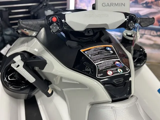 Slide: The Image of Sea-Doo FISH PRO 2025 - 9