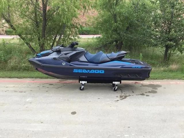 Slide: The Image of Sea-Doo GTX 300 2025 - 4