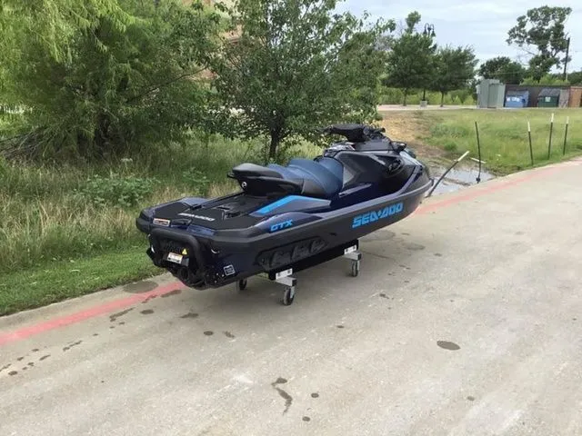 Slide: The Image of Sea-Doo GTX 300 2025 - 7