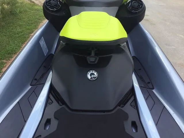 Slide: The Image of Sea-Doo RXP-X 325 2025 - 18