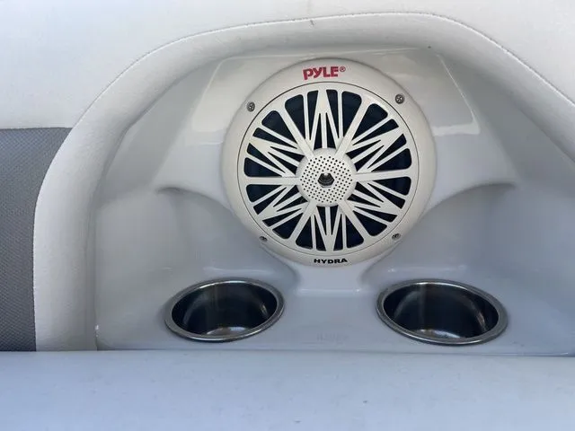 Slide: The Image of Crownline Boats 19 XS 2019 - 18