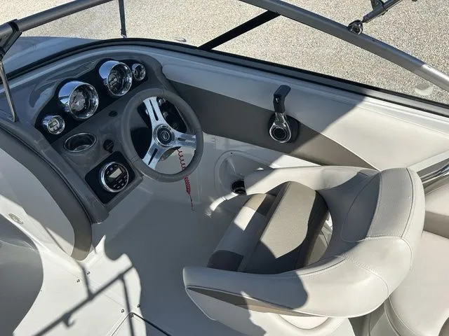 Slide: The Image of Crownline Boats 19 XS 2019 - 9