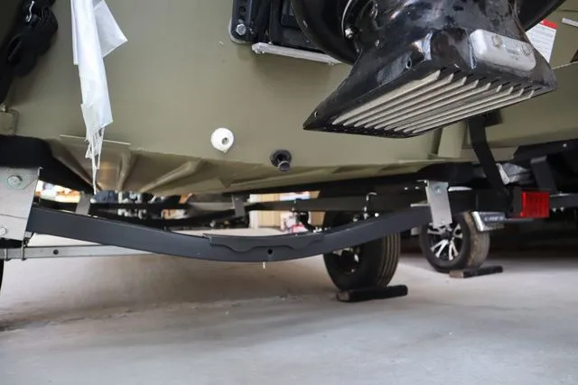 Slide: The Image of Lowe Roughneck 1660 Deluxe Tiller Jet 2026 - 3