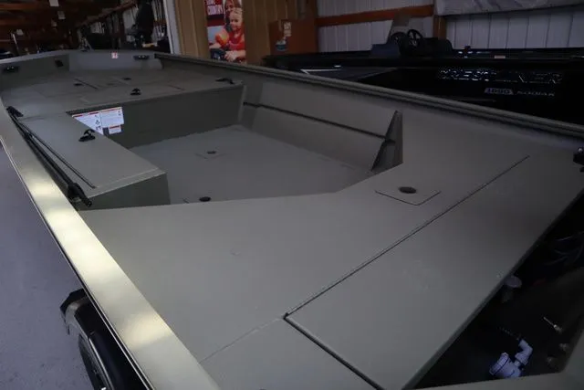 Slide: The Image of Lowe Roughneck 1660 Deluxe Tiller Jet 2026 - 4