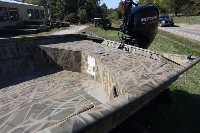 Slide: The Image of Lowe Roughneck 1660 Deluxe Tiller Jet 2026 - 3