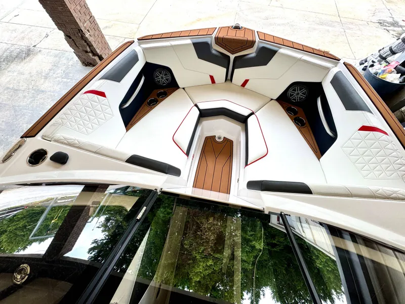 Slide: The Image of Nautique Super Air Nautique GS20 2026 - 8