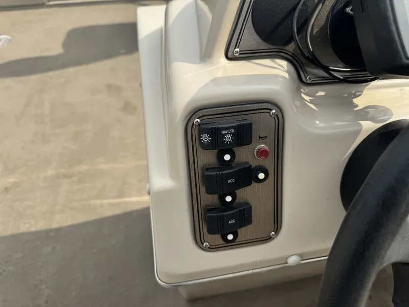 Slide: The Image of Weeres Cadet Fish 18' & Mercury 4-Stroke 2010 - 35