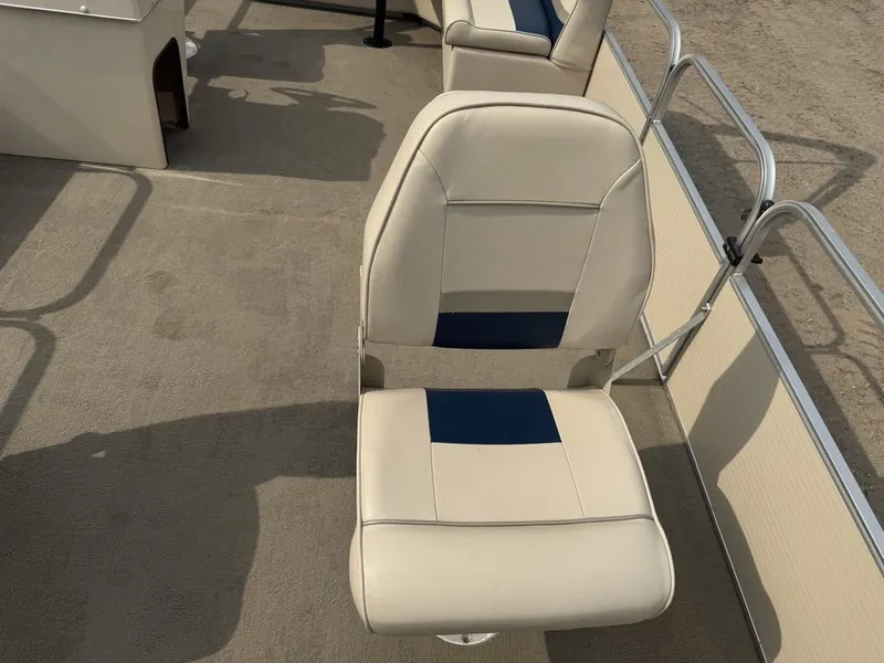 Slide: The Image of Weeres Cadet Fish 18' & Mercury 4-Stroke 2010 - 45