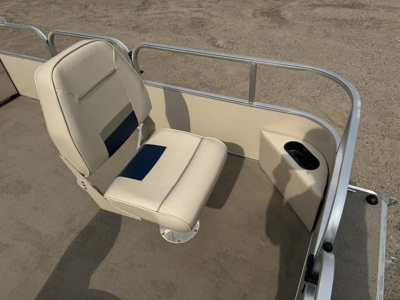 Slide: The Image of Weeres Cadet Fish 18' & Mercury 4-Stroke 2010 - 46