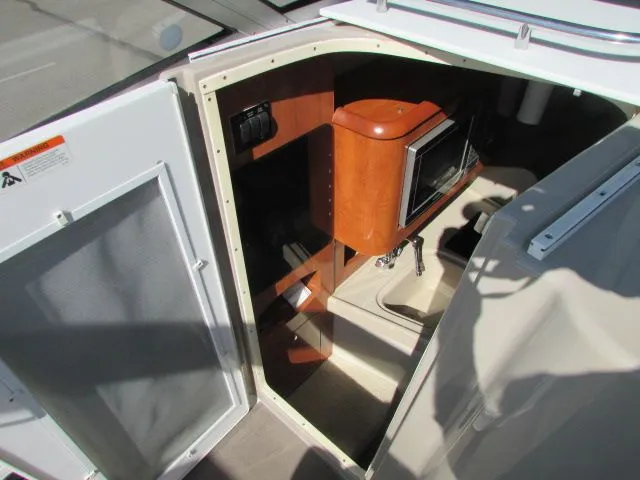 Slide: The Image of Four Winns 258 Vista 2007 - 8