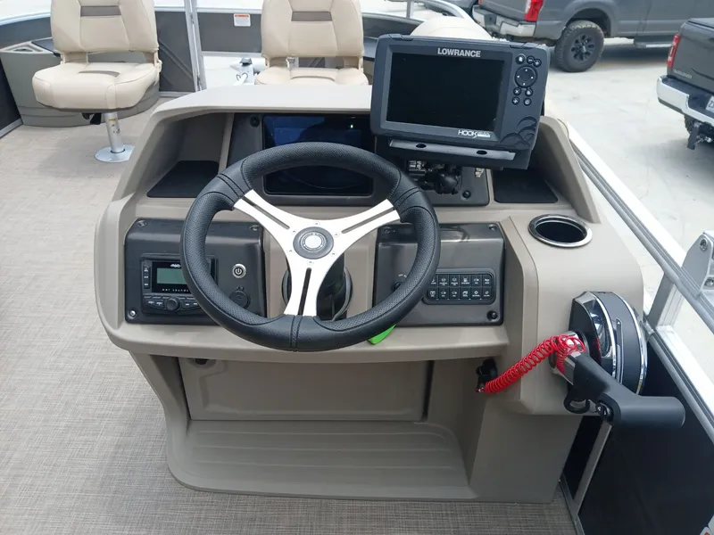 Slide: The Image of Sun Tracker Fishin' Barge 20 DLX 2024 - 8