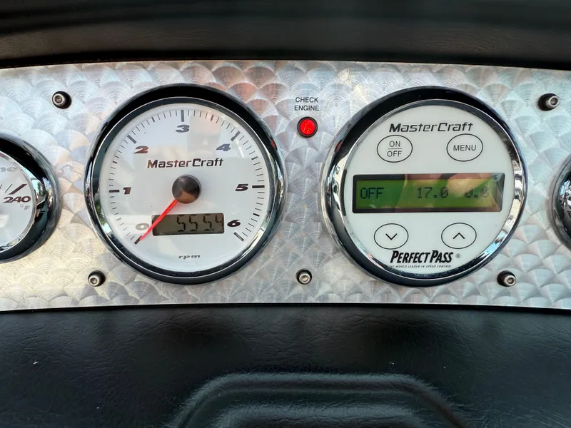 Slide: The Image of MasterCraft X10 2004 - 17