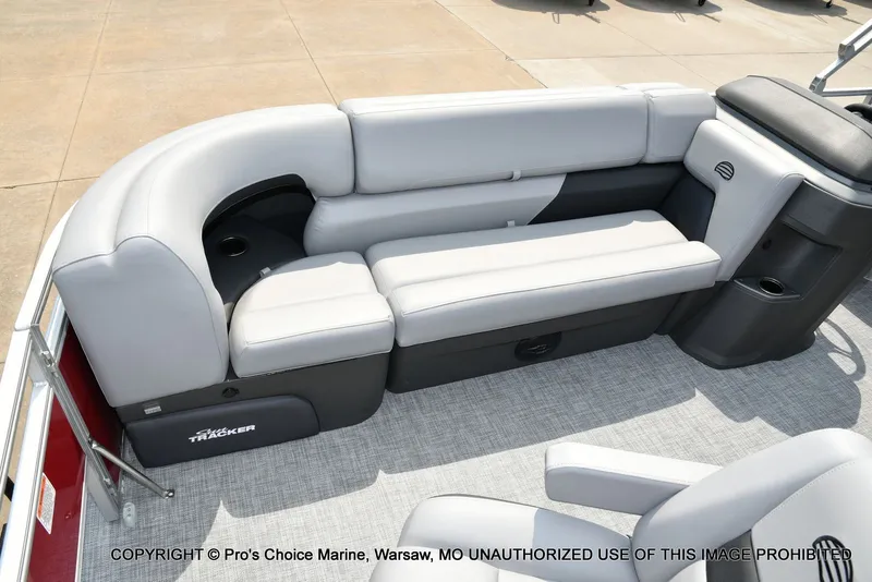 Slide: The Image of Sun Tracker SportFish 20 DLX 2026 - 26