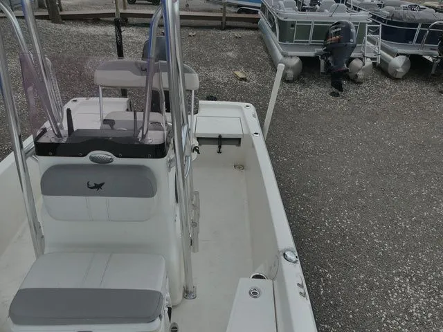 Slide: The Image of Mako 19 CPX 2019 - 15