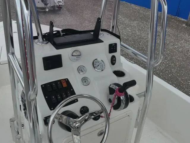 Slide: The Image of Mako 19 CPX 2019 - 16