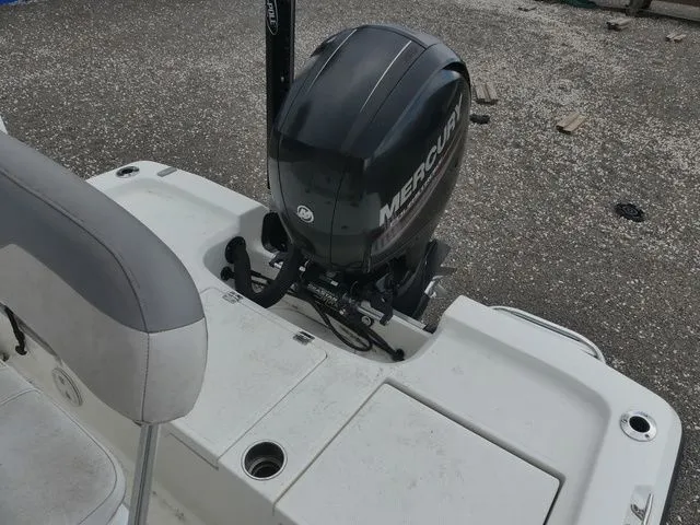 Slide: The Image of Mako 19 CPX 2019 - 18