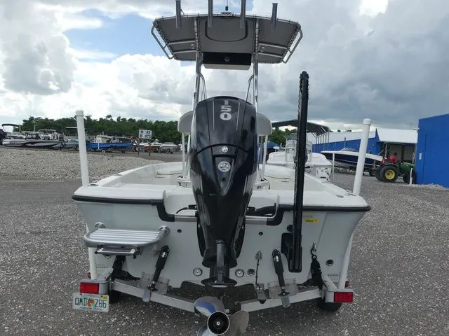 Slide: The Image of Mako 19 CPX 2019 - 5