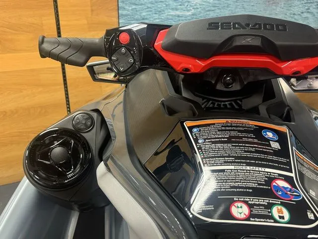 Slide: The Image of Sea-Doo RXT-X 2025 - 10