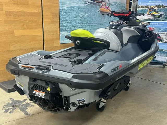Slide: The Image of Sea-Doo RXT-X 2025 - 7