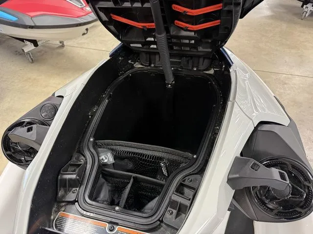 Slide: The Image of Sea-Doo FISH PRO 2025 - 16